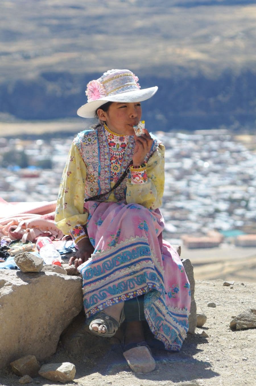 CHI - Woman in traditional dress in Chivay, Peru, 2013